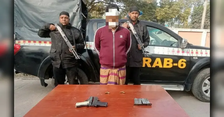 বিদেশি অস্ত্রসহ আটককৃত যুবক